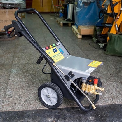 Máy rửa xe cao áp 2.2kw KMZ K22-12 hinh anh 1